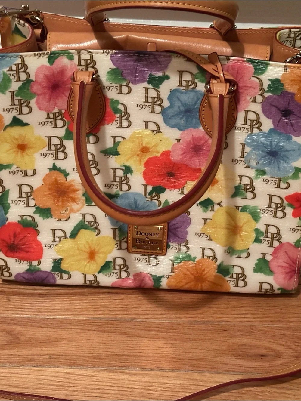 NWOT Dooney & Bourke Floral Tote-Beautiful!